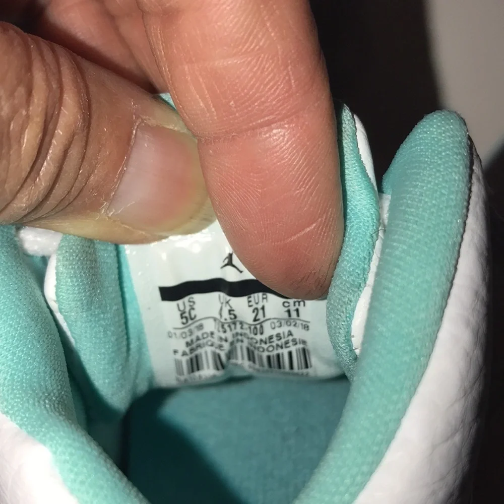 Girl’s Jordan V Retro Sneakers